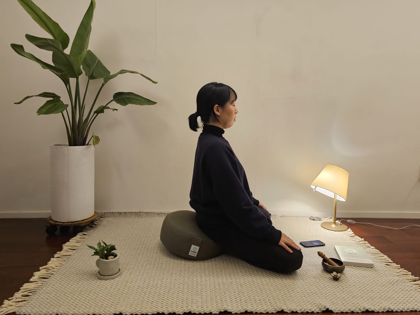 명상쿠션에 앉는 자세