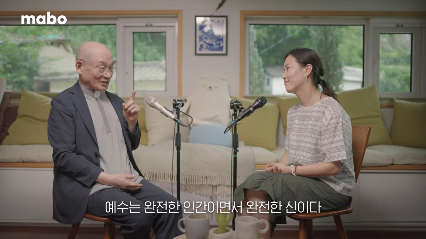 인간이면서 신이다.jpg
